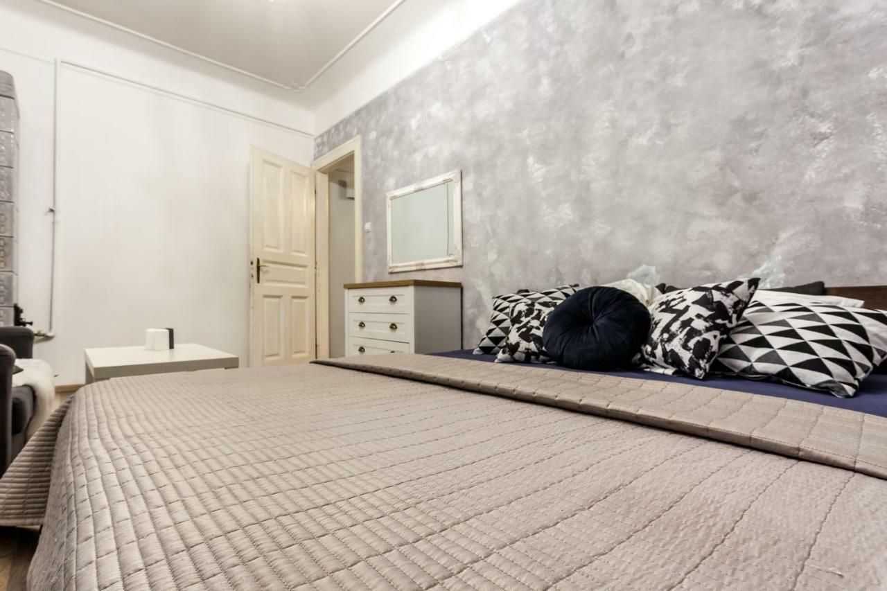 Apartment On Sharanevycha Lviv Exterior photo